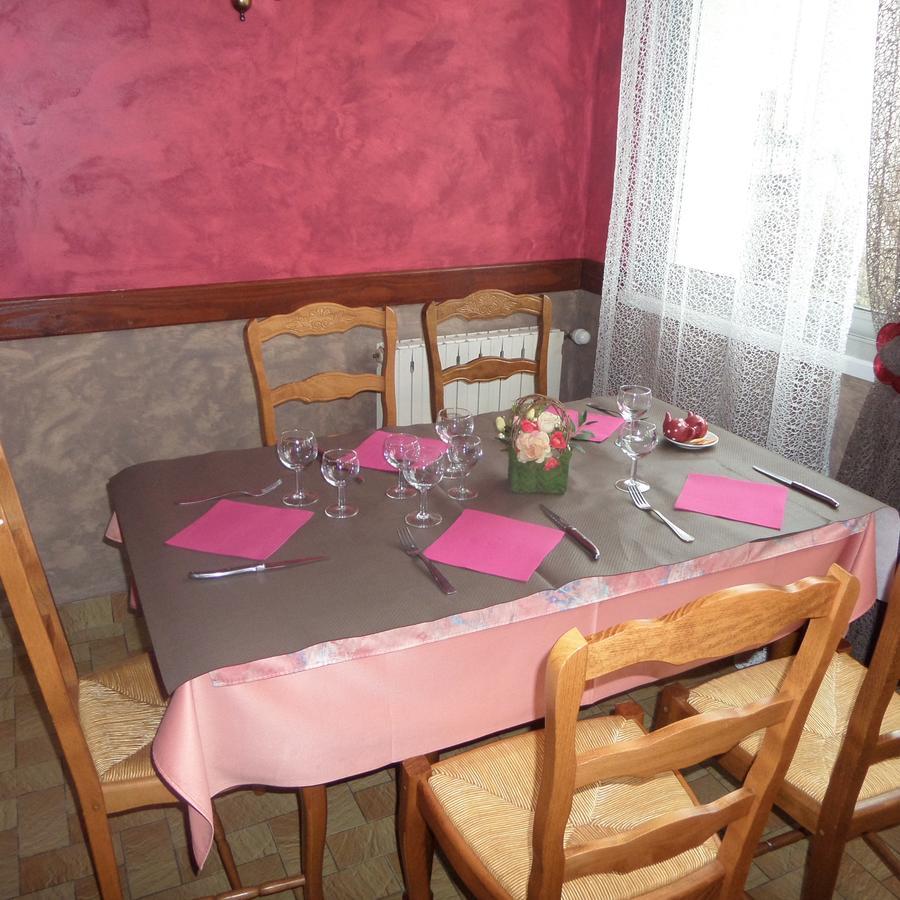 Saint-Cirgues-en-Montagne Hotel Restaurant La Renaissance מראה חיצוני תמונה