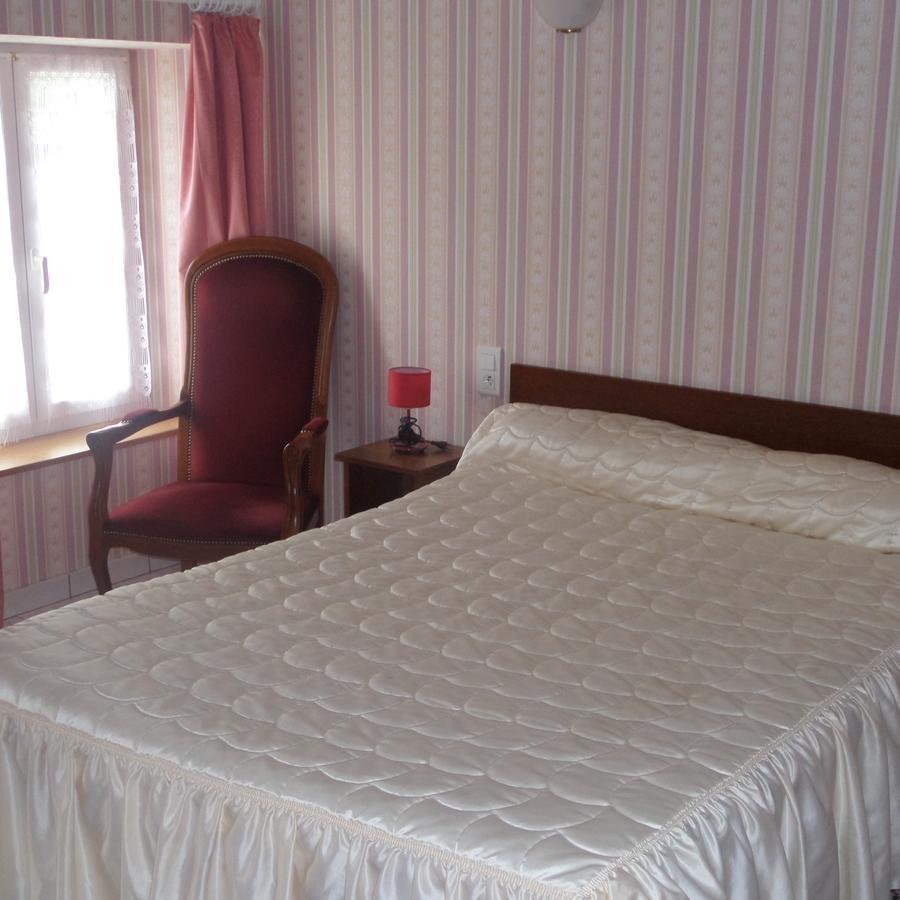 Saint-Cirgues-en-Montagne Hotel Restaurant La Renaissance מראה חיצוני תמונה